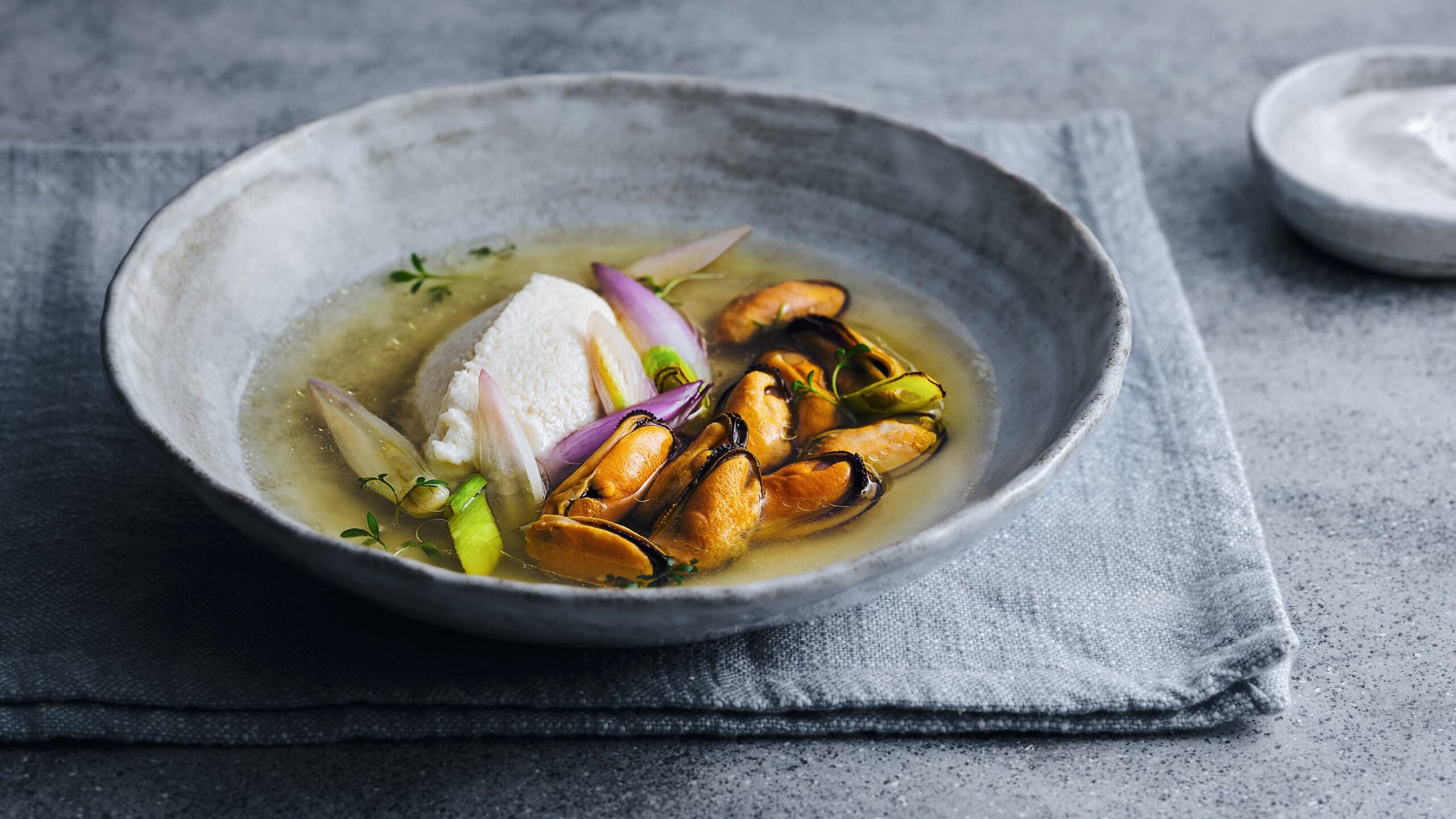 рецептурная фуд-съёмка мидий для бренда «Русское море»